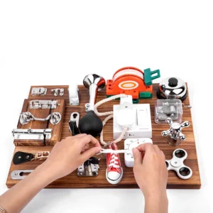Zabawka Montessori DIY z zamkiem i drzwiami sensorycznymi