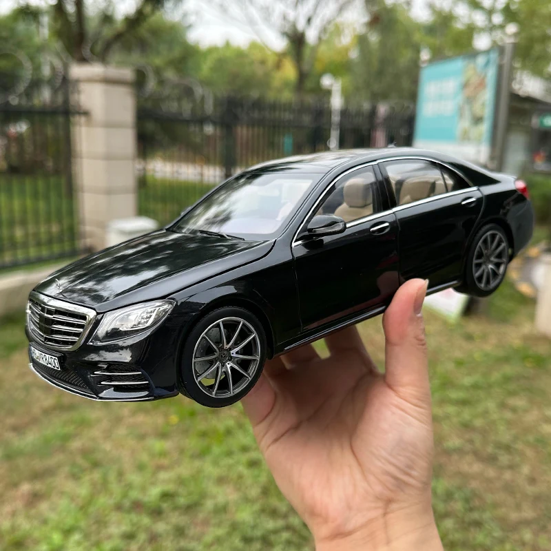 Mercedes-Benz S-Class S450L W222 Model 1:18 Die Alloy – Elegancja w miniaturze