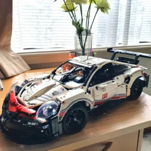 Zbuduj swój supersamochód wyścigowy w skali 1:10 z klocków DIY!