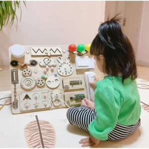 Zabawka Montessori DIY z zamkiem i drzwiami sensorycznymi